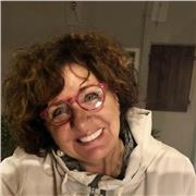 Docente di scuola superiore impartisce lezioni di italiano, latino, diritto, materie umanistiche e offre metodo e aiuto compiti